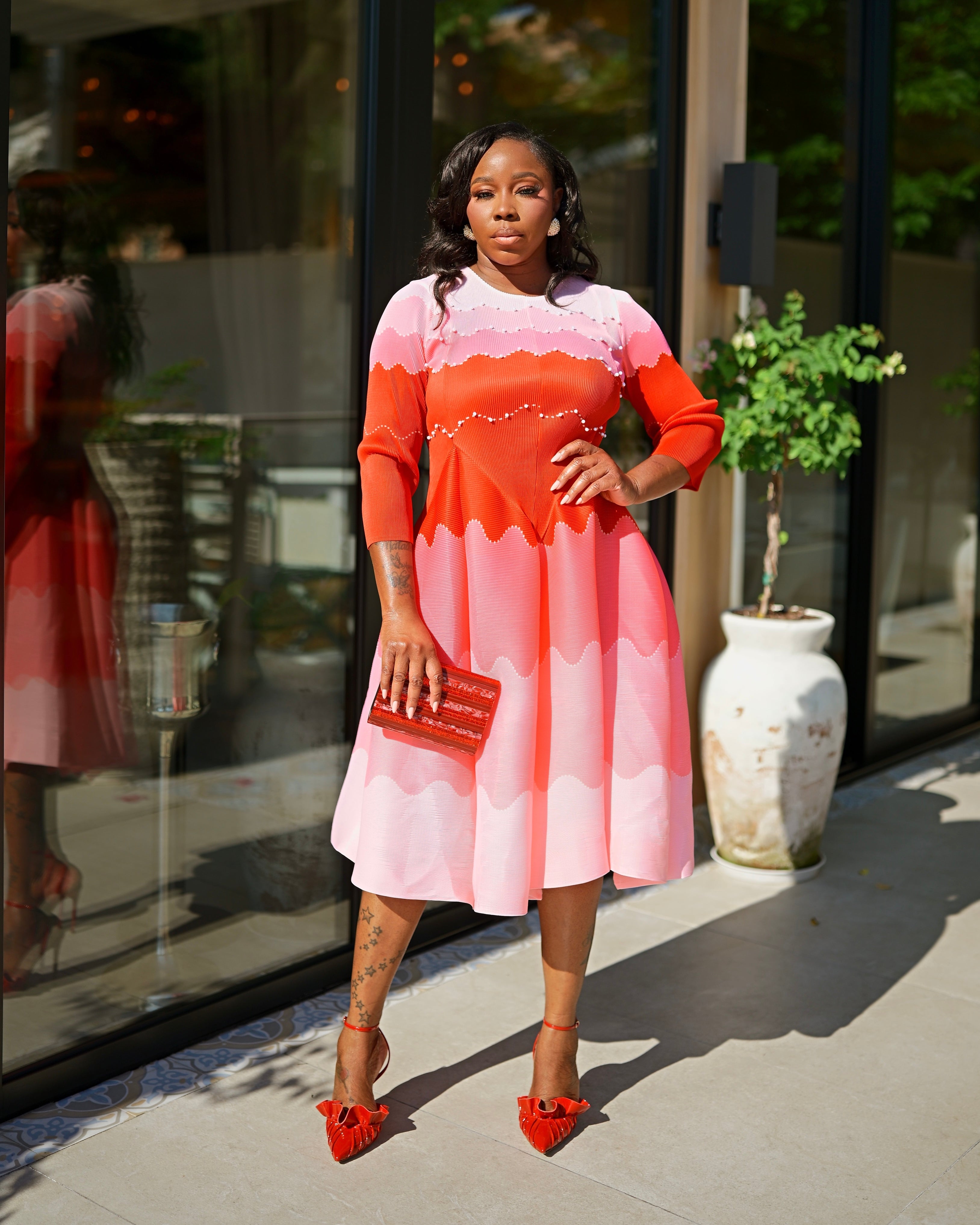 まえこ2025SS album☆Pleatedcolor Dress Pearl Detail Pleated Midi Dress | One Size Pleated Dress | Soignée