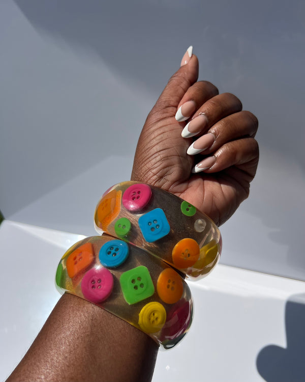 CLEAR BANGLES WITH BUTTONS